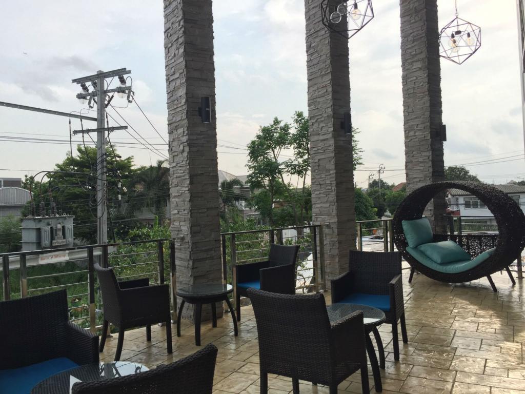 Anna-Nava Pakkret Hotel Нонтхабури Экстерьер фото